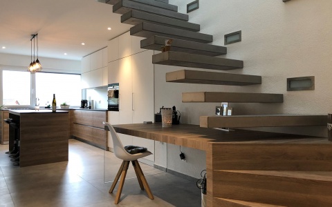 Cuisine , bureaux et escaliers sur mesure en stratifi&eacute; FENIX et m&eacute;lamine , plan de travail en granit